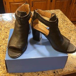 Black 3in open toe bootie!!!! Great for fall!!!